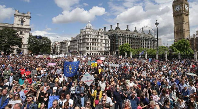 Thousands Gather For Anti-Brexit Protest in London